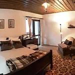 Holiday home начовата къща стойките - пампорово