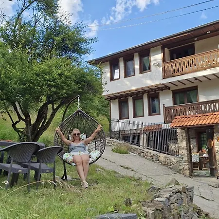 начовата къща стойките, пампорово 3*