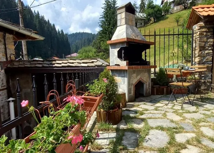 Nachovata Stoykite, Near Pamporovo Casa vacanze