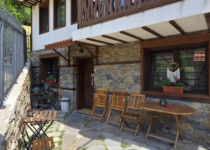 Nachovata Stoykite, Near Pamporovo * Vodata