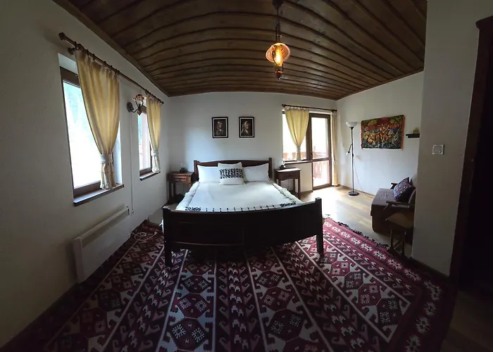 Nachovata Stoykite, Near Pamporovo *